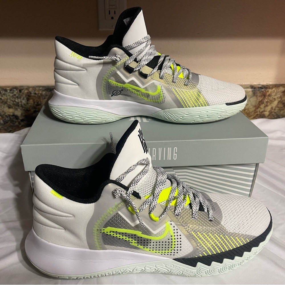 Kyrie Flytrap V Summit White/Black Size 13 Men - image 5